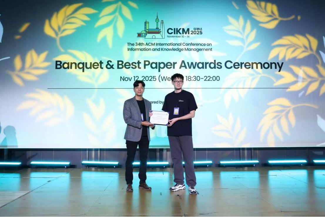 mulabpku's tweet image. 🏆 CIKM 2025 Best Full Paper Award! 🚀

We are thrilled to announce that we have won the prestigious Best Full Paper Award at CIKM 2025 for our work, &quot;Reconsidering the Performance of GAE in Link Prediction&quot;! 🎉

 #CIKM2025 #GraphML #BestPaper