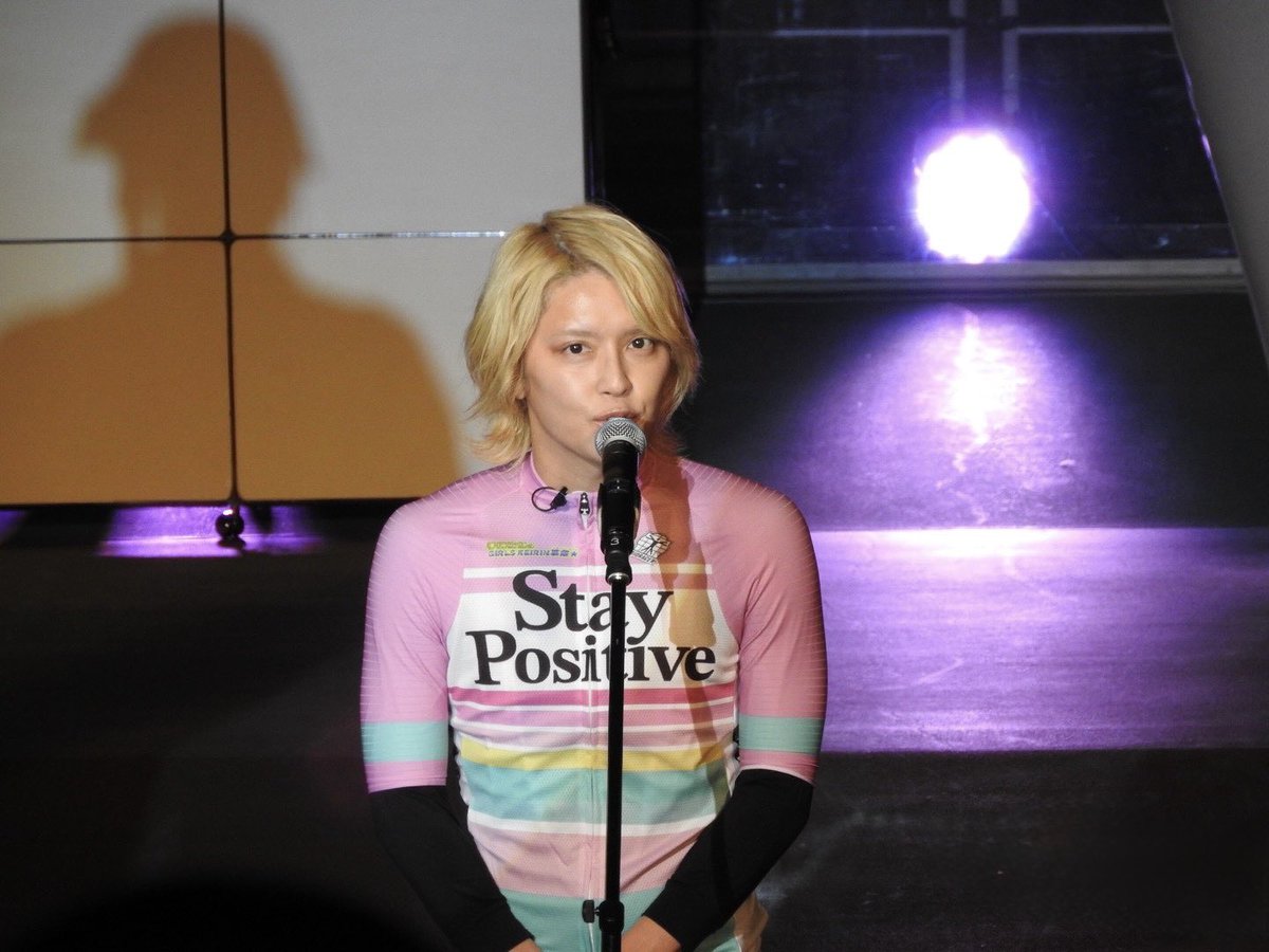 E6%89%8B%E8%B6%8A%E3%81%8F%E3%82%93