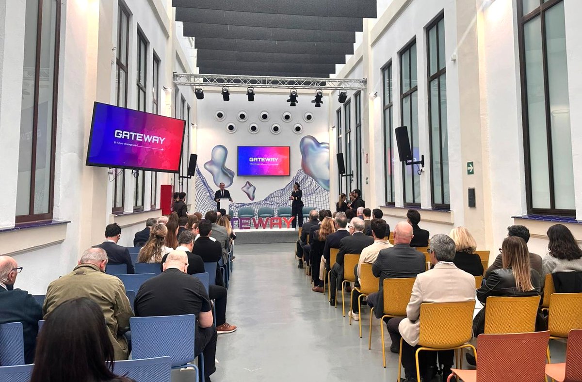 El DT de <a href="/UniversidadAnd/">Consejería Universidad, Investigación e Innovación</a>, <a href="/Miguel_Briones_/">Miguel Briones</a>, participa en la inauguración de #GatewaySummit, en <a href="/PoloDigitalMLG/">Polo Nacional de Contenidos Digitales</a>, que convierte a #Malaga en el punto de encuentro internacional para #empresas emergentes e #inversores. Sus actividades interactivas conectarán #innovación y #talento.