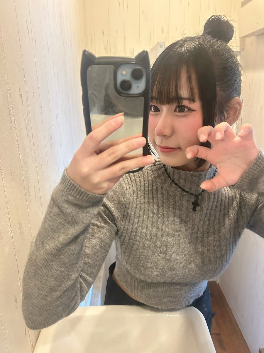 __rna12's tweet image. 鏡越しでも可愛いかな？
 #おすすめ  #高一ミスコン  #fpy  #冬