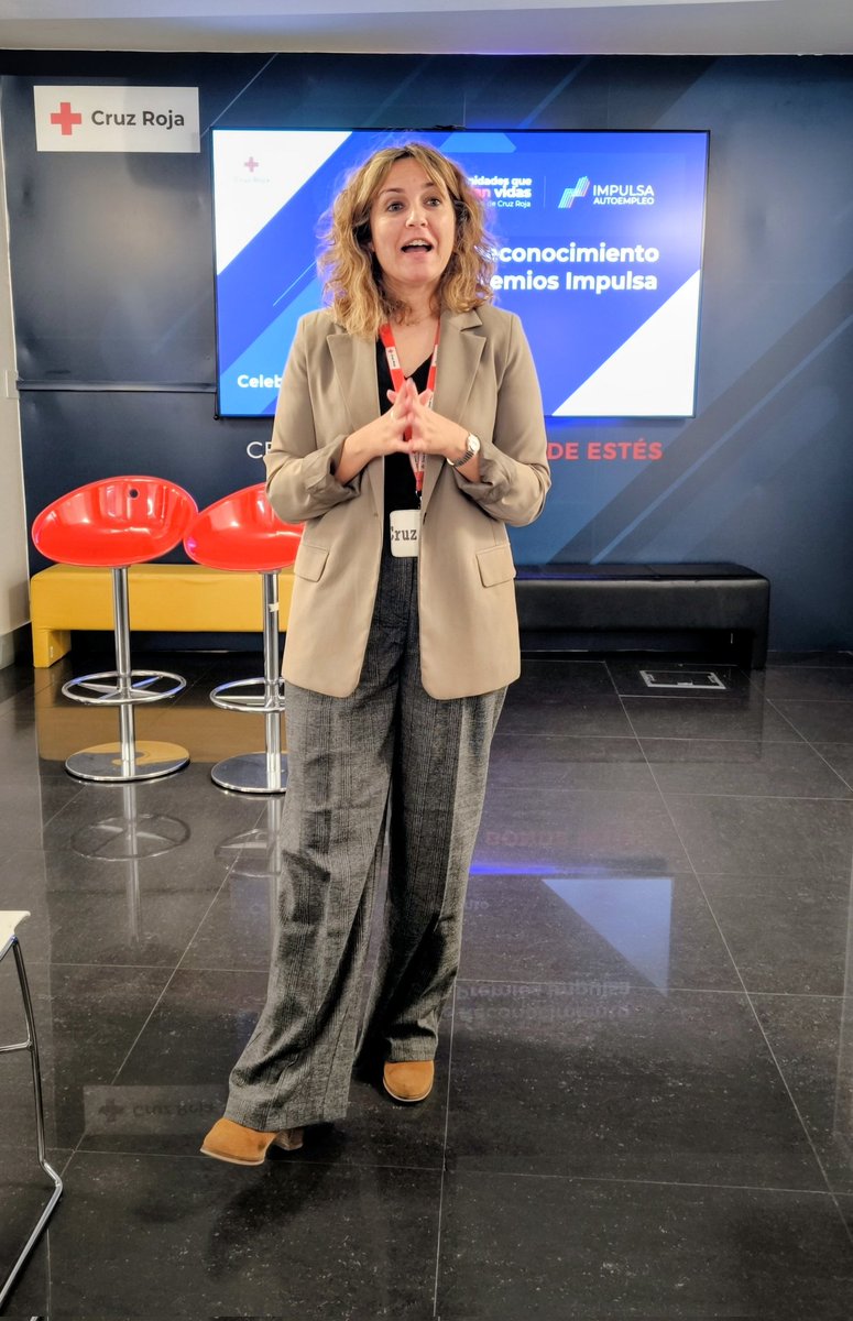 Comenzamos la VI gala de entrega de los #PremiosImpulsa al autoempleo.  Carmen Polo, coordinadora de Programas de Innovación de acceso al #Empleo, ha hecho un recorrido por la trayectoria de estos premios en el marco de Aniversario de los 25 años de <a href="/CruzRoja_Empleo/">Plan de Empleo de Cruz Roja</a> 💪🏻❤️
