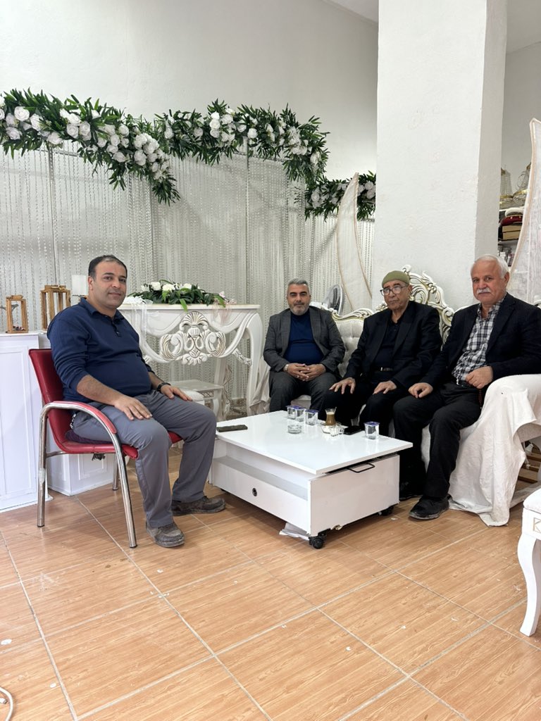 alitekin_63's tweet photo. Ak parti kurucu ilçe başkanı sn: Mehmet NEBATİ Ak Parti kurucu üyesi ve önceki dönem belediye meclis üyesi Sn: şehmus AKIN ile birlikte önceki dönem yönetim kurulu üyemiz Ali AÇIK ‘A yeni açtığı iş yerine hayırlı olsun ziyaretinde bulunduk.@Akparti https://t.co/JOXOA2ypQW