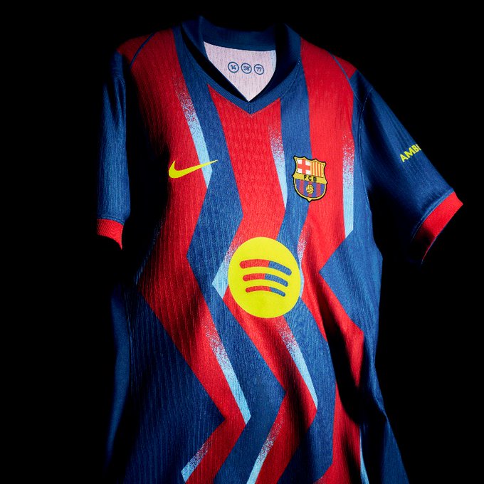 🆕👕 Barcelona'nın bu sezon giyeceği 4. forma tanıtıldı.