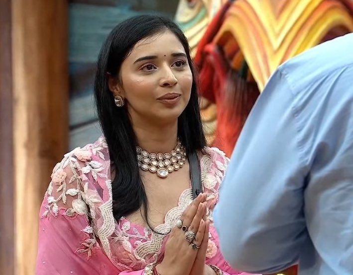 savagebutsassy's tweet image. I am not a fan of #TanyaMittal but her apology to #AshnoorKaur father was EARNEST.
I didnt expect such an off reaction from a father
Ok you are hurt but the least you can do is say its ok when shes is apologising
Usne galti ki par aap to bade ho💜
#BiggBoss19 #bb19 #GauravKhanna