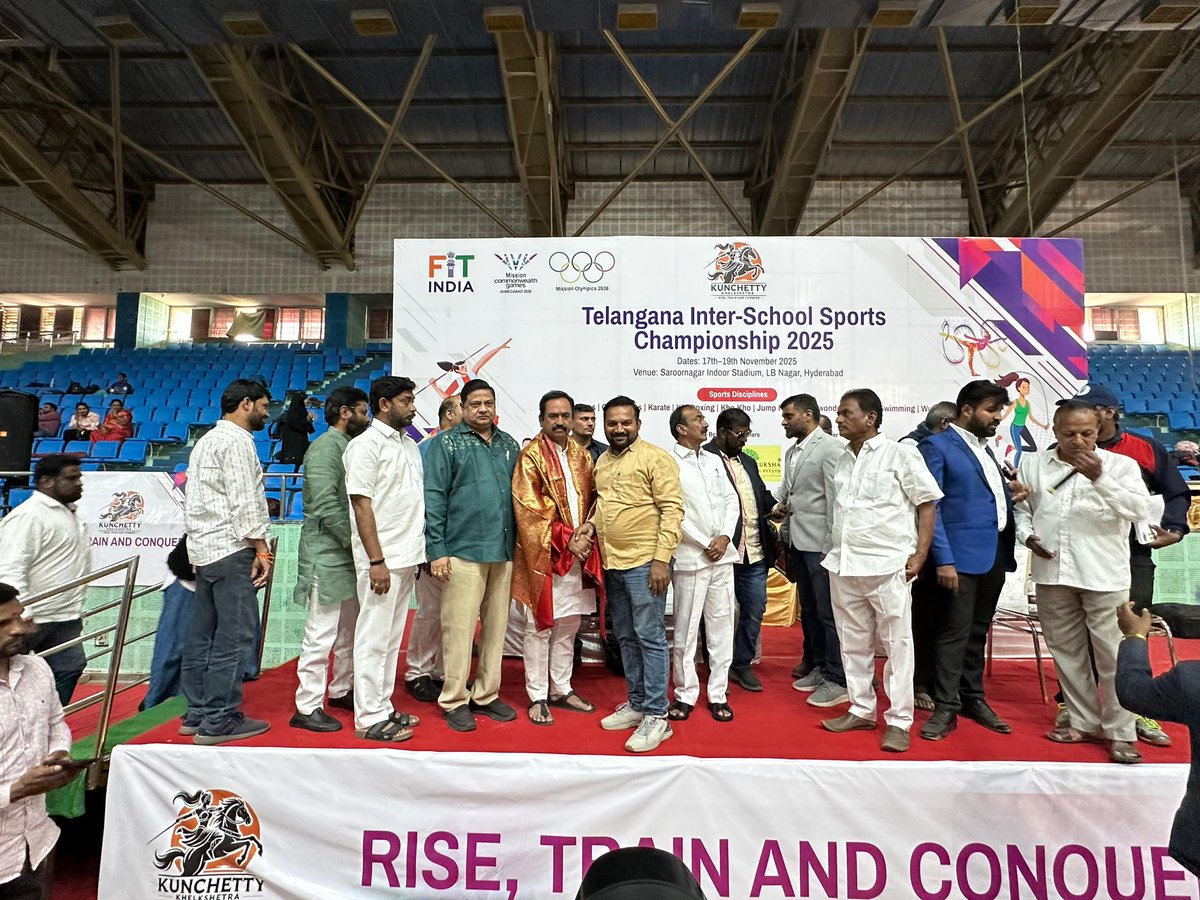 BJPRangaReddyTS's tweet image. స్పోర్ట్స్ ఛాంపియన్‌షిప్–2025 భవ్యంగా జరిగింది. ఎంపీ శ్రీ ఈటల రాజేందర్ గారితో కలిసి పోటీలను ప్రారంభించాం.
విద్యార్థుల్లో క్రమశిక్షణ, ఆరోగ్యం, ప్రతిభ పెంపొందించేందుకు క్రీడల ప్రాధాన్యం నొక్కిచెప్పాం. బిజెపి యువత క్రీడా అభివృద్ధికి కట్టుబడి ఉంది.
 #RangaReddy #LBnagar #BJP