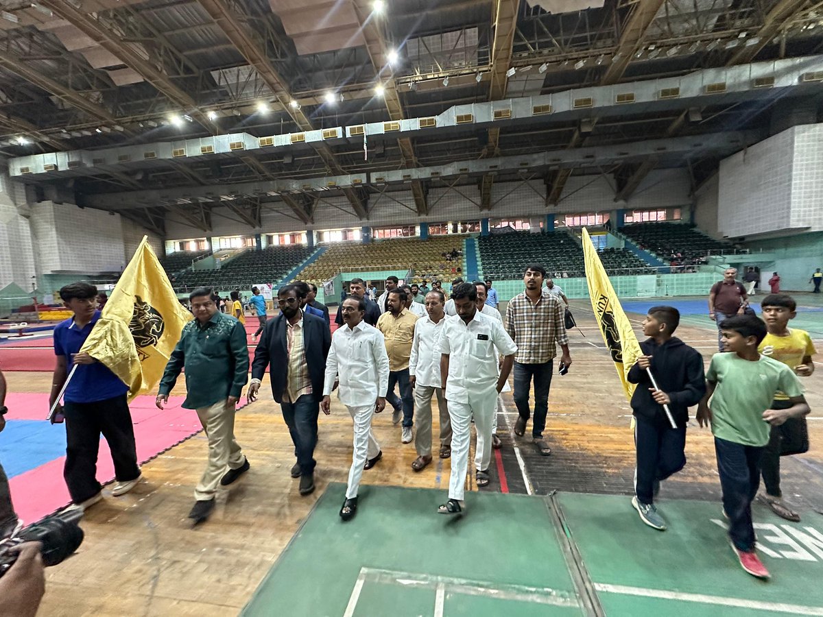 BJPRangaReddyTS's tweet image. స్పోర్ట్స్ ఛాంపియన్‌షిప్–2025 భవ్యంగా జరిగింది. ఎంపీ శ్రీ ఈటల రాజేందర్ గారితో కలిసి పోటీలను ప్రారంభించాం.
విద్యార్థుల్లో క్రమశిక్షణ, ఆరోగ్యం, ప్రతిభ పెంపొందించేందుకు క్రీడల ప్రాధాన్యం నొక్కిచెప్పాం. బిజెపి యువత క్రీడా అభివృద్ధికి కట్టుబడి ఉంది.
 #RangaReddy #LBnagar #BJP