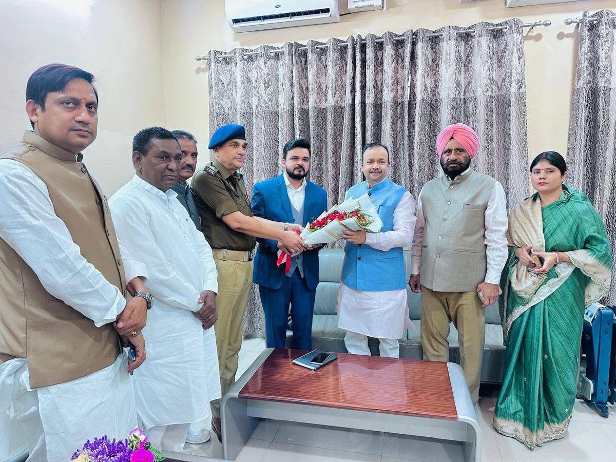 rajbalabjpmla's tweet image. आज रामपुर स्थित संत शिरोमणि रविदास गेस्ट हाउस में जनपद प्रभारी एवं सहकारी मंत्री मा. जे.पी.एस. राठौर जी का स्वागत किया ।

इस अवसर पर मंत्री मा. बलदेव औलख जी, जिलाध्यक्ष रामपुर, जिलाधिकारी रामपुर, पुलिस अधीक्षक भेंट कर क्षेत्र के विकास से जुड़े विषयों व योजनाओं की समीक्षा की।