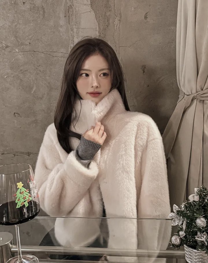 ungaeel's tweet photo. *수익성 링크 *

#RT이벤트 #RT + #Follow 해주시면
제가 입고 올렸던 자라 양털 자켓 문의 폭주 감사 이벤트로
✨신세계 5만원 상품권 드려요!✨

그 자켓은 단종이라
“무드 똑같고 더 예쁘게 업그레이드된 아우터”만
직접 골라왔어요 ❄️🧸
겨울에 입으면 얼굴 분위기 바로 살아나는 아우터 모음
⬇️ https://t.co/IsUSYEAlP9
