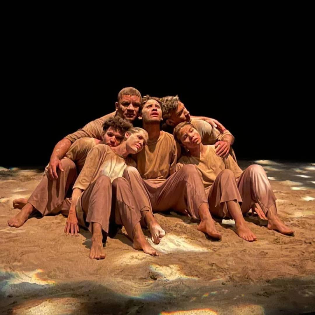 Última función 

 📆 Hoy miércoles 19 de noviembre 
📍 Teatro Luis Peraza (Centro TET)
🕔 4:00 pm
🎟 𝗘𝗻𝘁𝗿𝗮𝗱𝗮 𝗹𝗶𝗯𝗿𝗲

𝗚𝗥𝗘𝗗𝗔
Inspirado en los textos de Mariana Ruíz "𝘋𝘦𝘫𝘦𝘯 𝘲𝘶𝘪𝘦𝘵𝘢𝘴 𝘢 𝘭𝘢𝘴 𝘧𝘭𝘰𝘳𝘦𝘴" y poemas de Mahmud Darwish.

¡Los esperamos! ✨