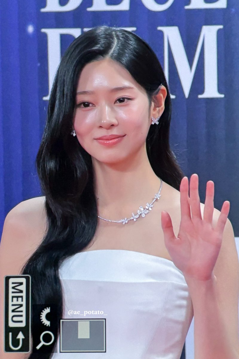 ae_potato_'s tweet image. 251119 청룡영화상

#김민주 #민주 #KIMMINJU #ミンジュ #아이즈원 #IZONE