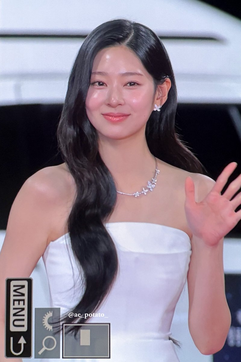 ae_potato_'s tweet image. 251119 청룡영화상

#김민주 #민주 #KIMMINJU #ミンジュ #아이즈원 #IZONE