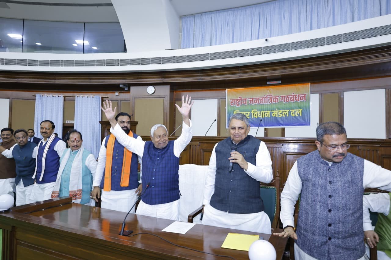 Bihar Govt Formation Highlights: Nitish Kumar Meets Governor, Stakes Claim to Form Government