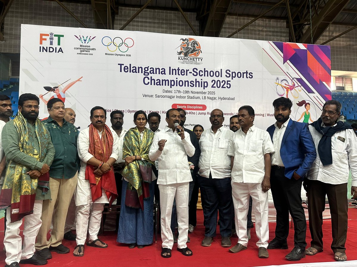 VSR_Vanipally's tweet image. స్పోర్ట్స్ ఛాంపియన్‌షిప్–2025 భవ్యంగా జరిగింది. ఎంపీ శ్రీ ఈటల రాజేందర్ గారితో కలిసి పోటీలను ప్రారంభించాం.
విద్యార్థుల్లో క్రమశిక్షణ, ఆరోగ్యం, ప్రతిభ పెంపొందించేందుకు క్రీడల ప్రాధాన్యం నొక్కిచెప్పాం. బిజెపి యువత క్రీడా అభివృద్ధికి కట్టుబడి ఉంది.
 #RangaReddy #LBnagar #BJP