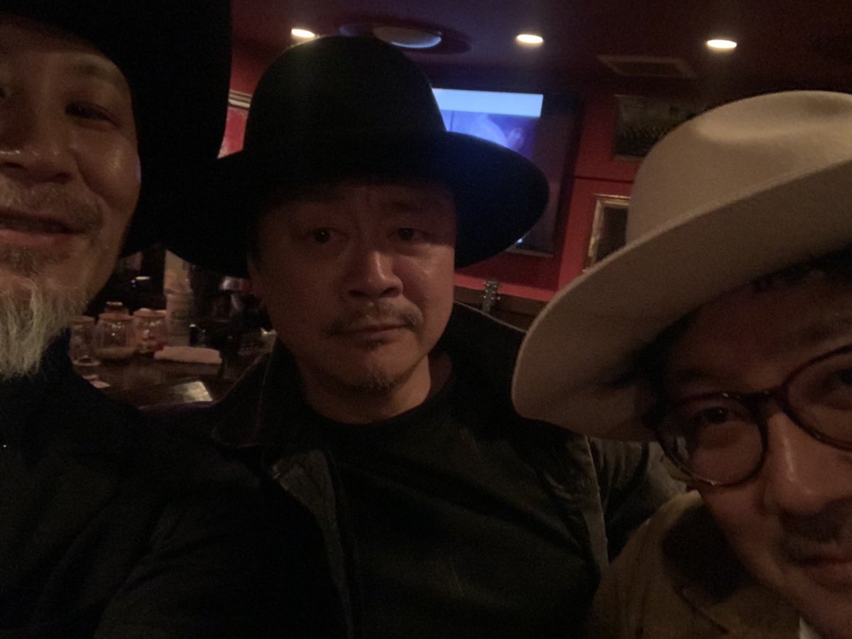 shin0o0o0's tweet image. 【nextHome】11月19日(水)オープンしました！
昨晩は先輩方がいらしてくださいました！
roargunsの濱中さん、イガさん、坂崎さんありがとうございました！
本日も元気にお待ちしています。
どうぞよろしくお願いします！

◉Bar &amp;amp; design &quot;nextHome&quot; （ バー アンド デザイン ネクストホーム ）