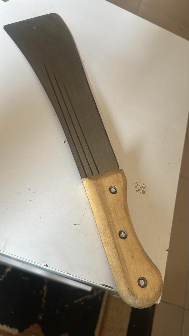 olajiire101's tweet image. If Tinubu administration no fit protect me, I go protect myself 💔