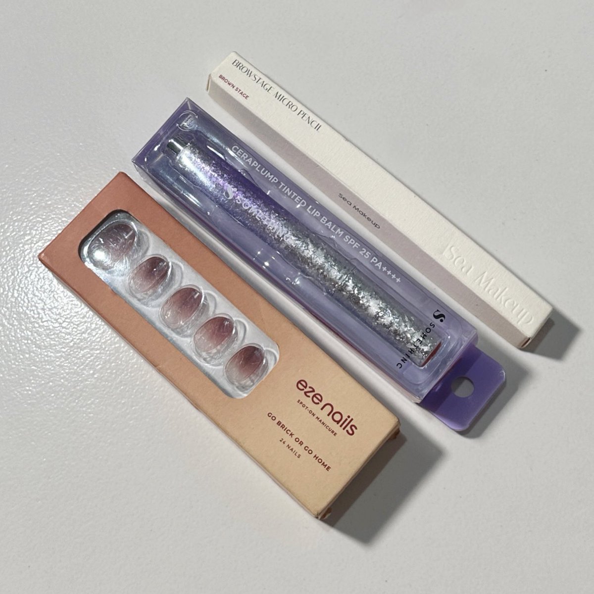 la_lalijah's tweet image. givaway tiga produk ini utk 1 org pemenang!

rules:
- follow aku
- rt &amp;amp; like tweet ini
- rt &amp;amp; like tweet dibawah
- reply “mau”

good luck!☺️🤍