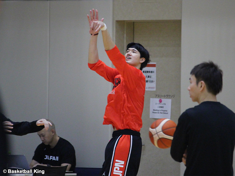 🇯🇵日本代表メディアデー💬
渡邊雄太が日本代表キャプテン就任「緊張感を持ってやれている」W杯予選へ始動
basketballking.jp/news/japan/202…
チームを率いるトム・ホーバスHCは「ユウタは誰にでもストレートに言う。そういうパッション、スタイルがこのチームには必要だと思った」と話しました。