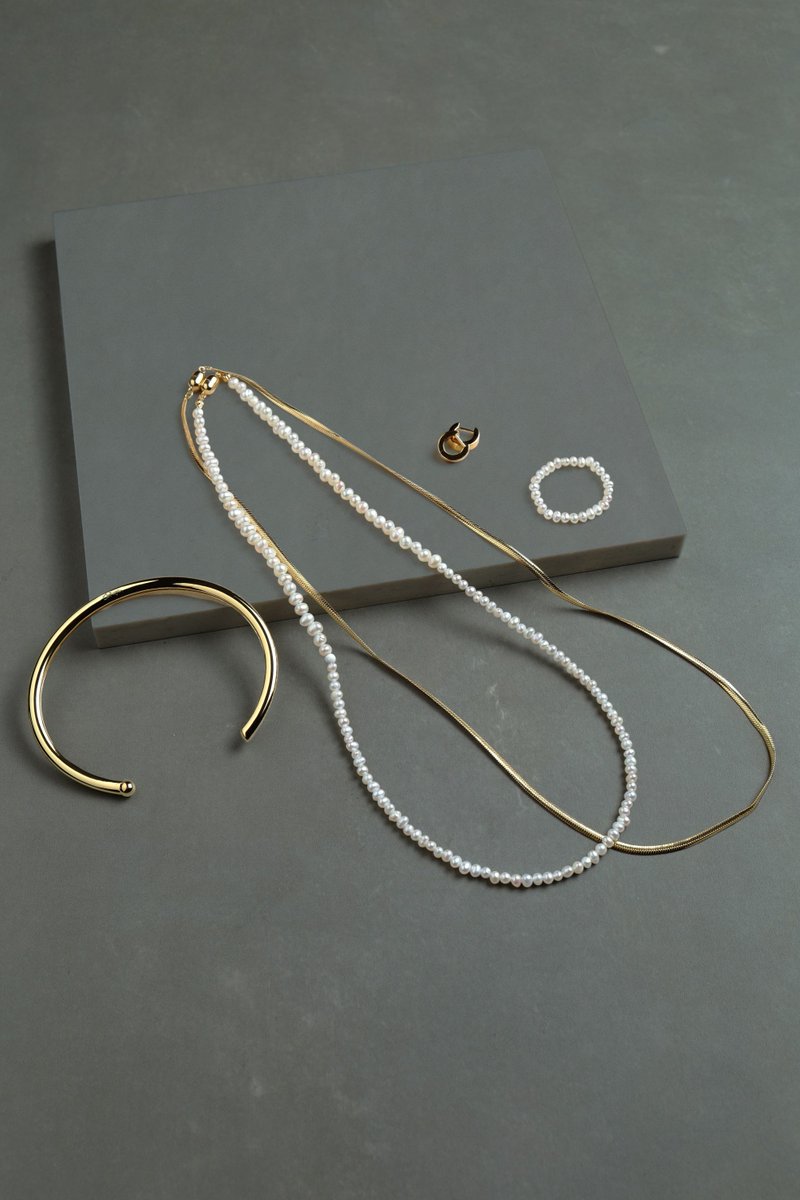 先行販売終了まで残り30分
販売終了が迫っています。
＿＿＿＿＿＿＿＿＿＿＿＿＿＿＿⌛

赤西仁ビジュアル着用ジュエリーを
セットでお届けする
Freshwater Baroque Pearl Set
｜Metal Line/SV925

Pearl Lineを中心に
ネックレスをレイヤードで
お楽しみいただけたり、手元