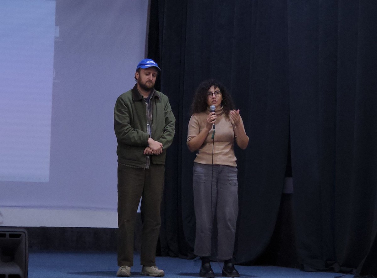 deniz_zana1's tweet image. Rojava Film Festivali&apos;nde bugün yönetmen Elif Yiğit&apos;in, Arzela From Amed belgeseli izleyiciyle buluştu. Elim festivali son gününde devam ediyor. 
@__elf11 
#Rojava #FilmFestival