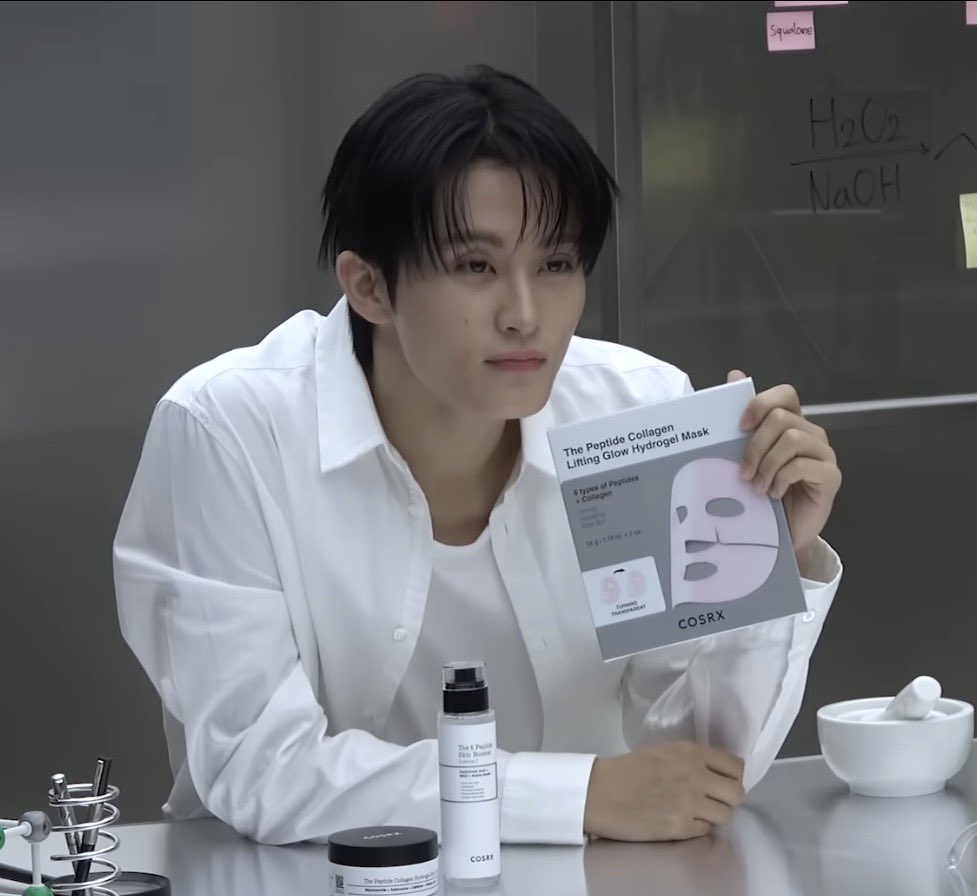 j138mmly's tweet image. ตอนเป็นพรีเซนเตอร์                              ตอนใช้