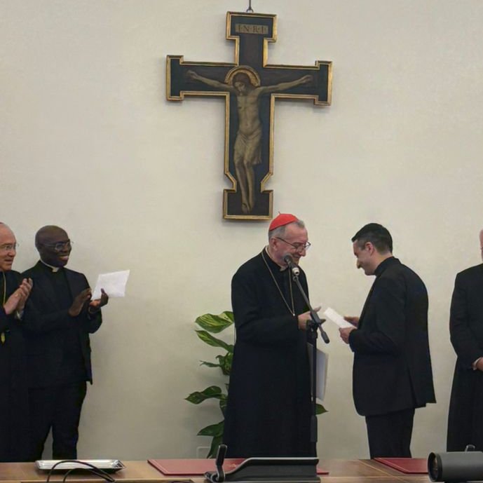 Il Santo Padre ha nominato:
- Assessore per gli Affari Generali della Segreteria di Stato il Reverendo Mons. Anthony Onyemuche Ekpo, finora Sotto-Segretario del Dicastero per il Servizio dello Sviluppo Umano Integrale;
- Sotto-Segretario della Sezione per i Rapporti con gli Stati