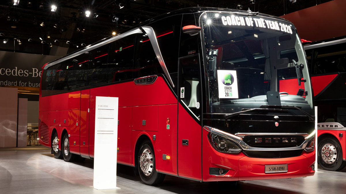 DaimlerBusesFR's tweet image. La #TopClass de #Setra sacrée « Coach of the Year  2026 » à #BusworldEurope ! Pour Till Oberwörder, CEO de #DaimlerBuses :
« Ce trophée international se justifie par la multitude de ses innovations techniques et de ses solutions modernes. » setra-bus.com/fr_FR/brand/ne…