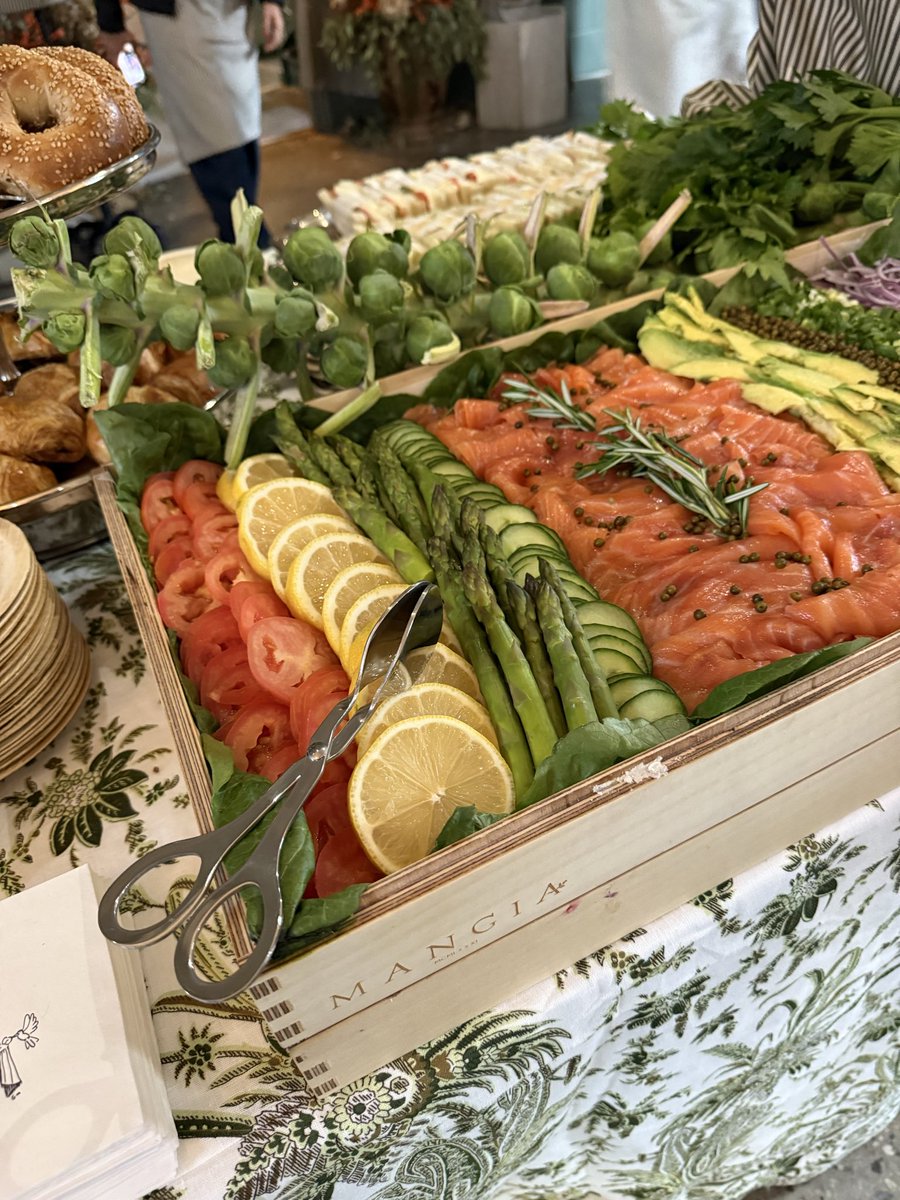 Mangia_NYC's tweet image. Morning magic served fresh ✨#catering #breakfast