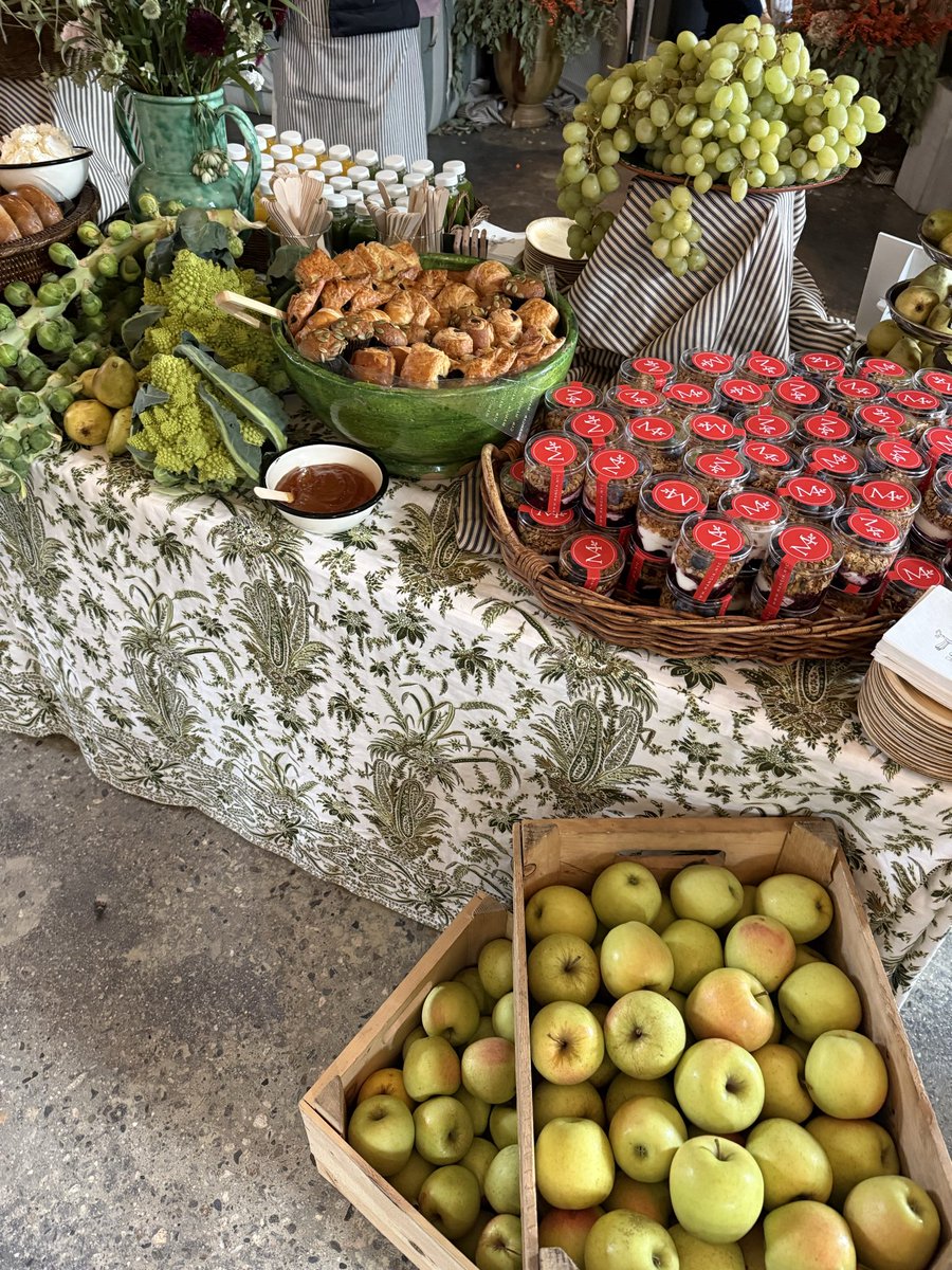 Mangia_NYC's tweet image. Morning magic served fresh ✨#catering #breakfast