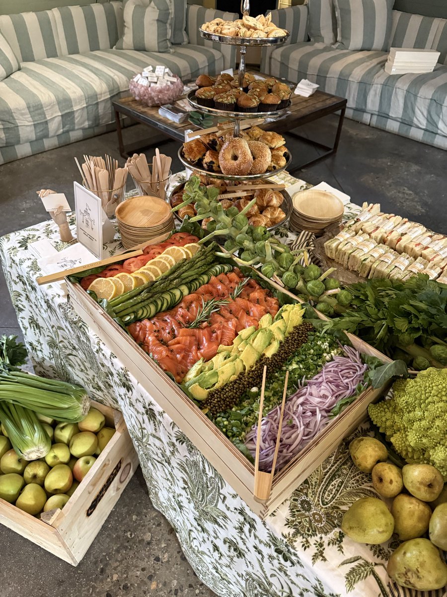 Mangia_NYC's tweet image. Morning magic served fresh ✨#catering #breakfast