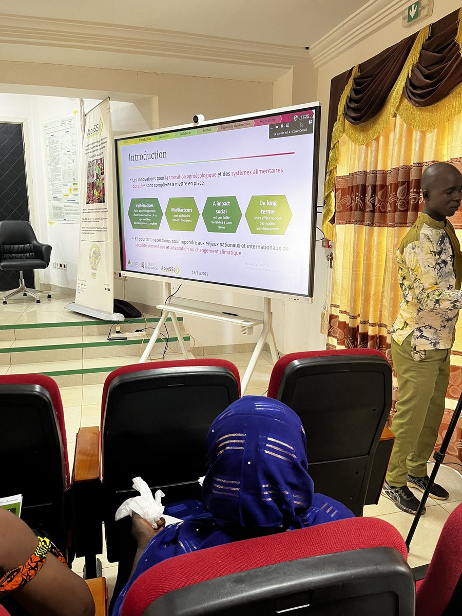 AccessProjet's tweet photo. Présentation Dr. Claire ORBELL sur les capacités dynamiques dans les écosystèmes de services support à l’innovation pour innover en agriculture au sud.
#ProjetAcceSS #InnovationAgricole #SystèmeAlimentaire https://t.co/7GFc851PpP
