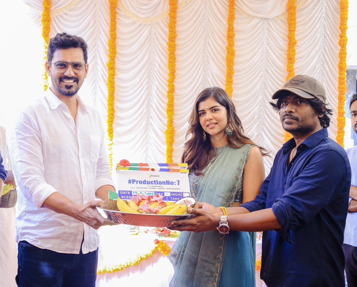 Potential_st's tweet image. Lights on. Camera rolling. Shoot starts today for Project No.7.🎬✨
Featuring the elegant and enchanting @kalyanipriyan in the lead 💛

#Devadarshni @vinoth_kishan #ThiraviyamSN @justin_tunes @gokulbenoy @Aral_Thangam #MayaPandi @prabhu_sr @rthanga 

#ProjectNo7
