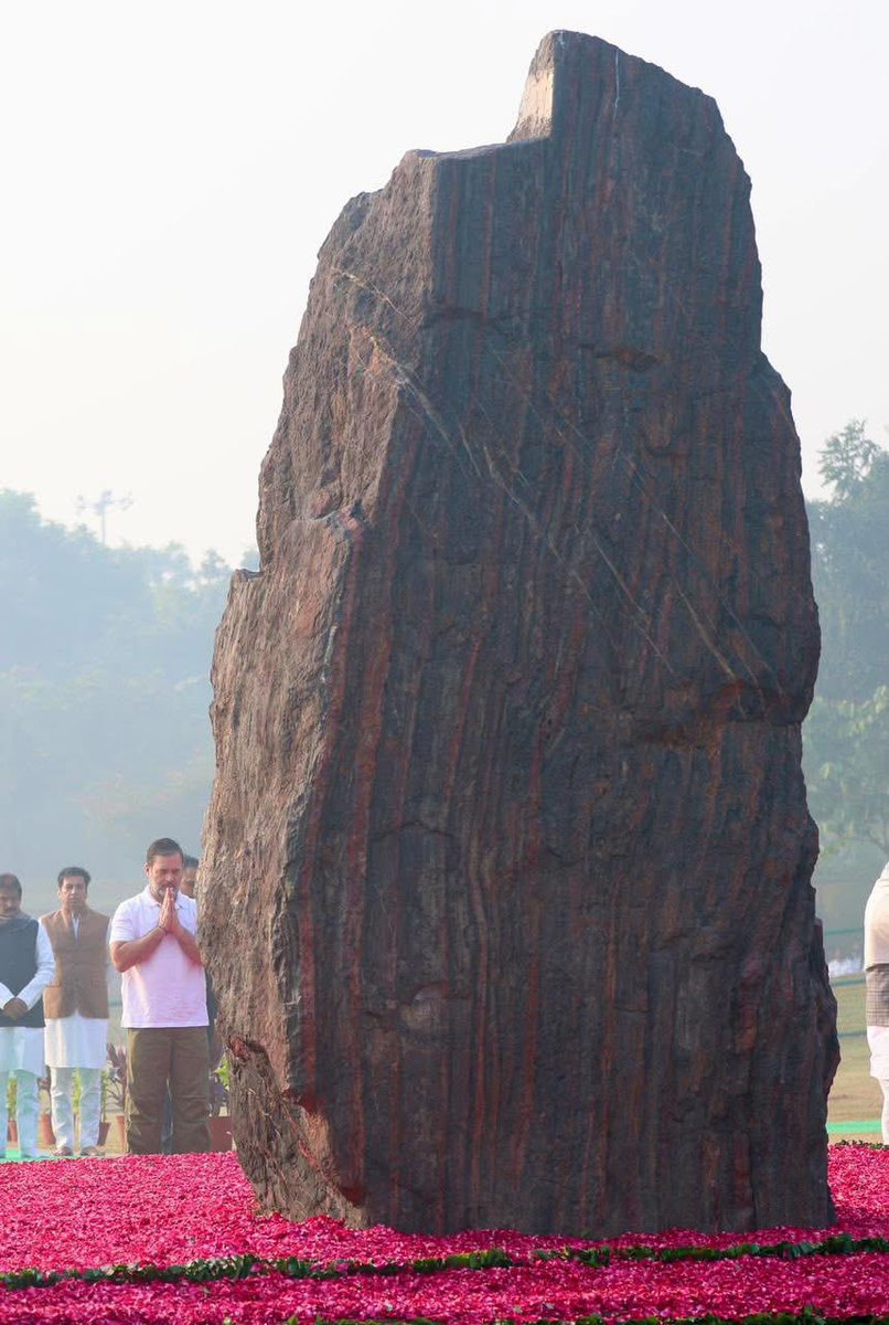भारत की प्रथम महिला प्रधानमंत्री, आयरन लेडी, भारत रत्न स्व. श्रीमती इंदिरा गांधी जी की जयंती पर कोटि-कोटि नमन।

#IndiraGandhi
