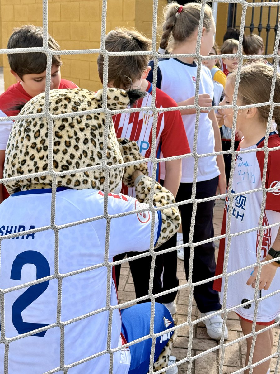 Vuelta al trabajo con muchos niños. El <a href="/AlgecirasCF/">Algeciras CF</a> ha reanudado los entrenamientos hoy sin sus tres lesionados, Samu Casado, Javi Avilés y Johny Álamo, que ha corrido suave para calibrar como mejora su rodilla, y con Eric Montes con el grupo recuperando sensaciones tras recibir