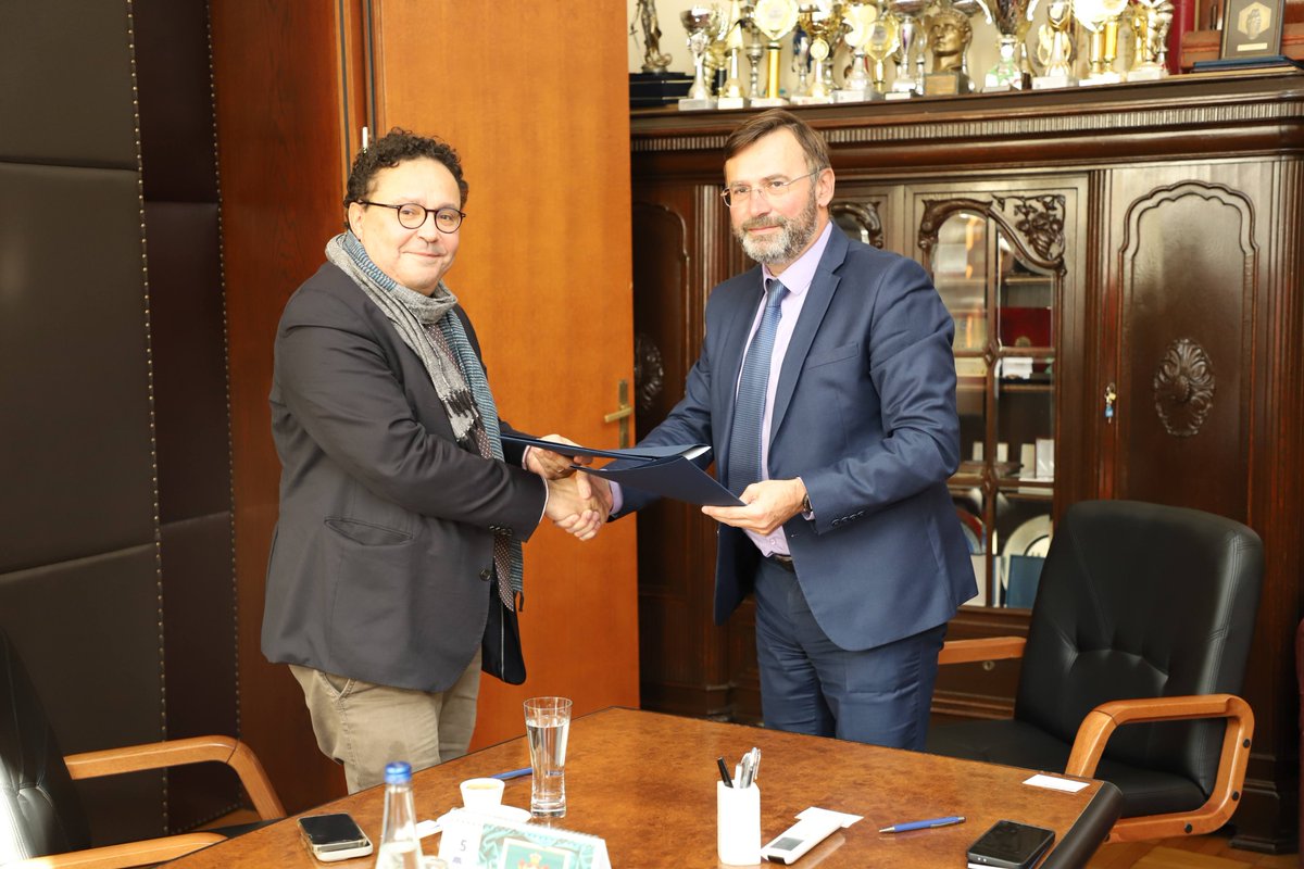 UNHCRSerbia's tweet image. UNHCR and the Faculty of Law of the University of Belgrade renewed their cooperation to strengthen refugee law education and practice, support the Legal Clinic and promote the establishment of a certification program for future state asylum adjudicators.
#WithRefugees