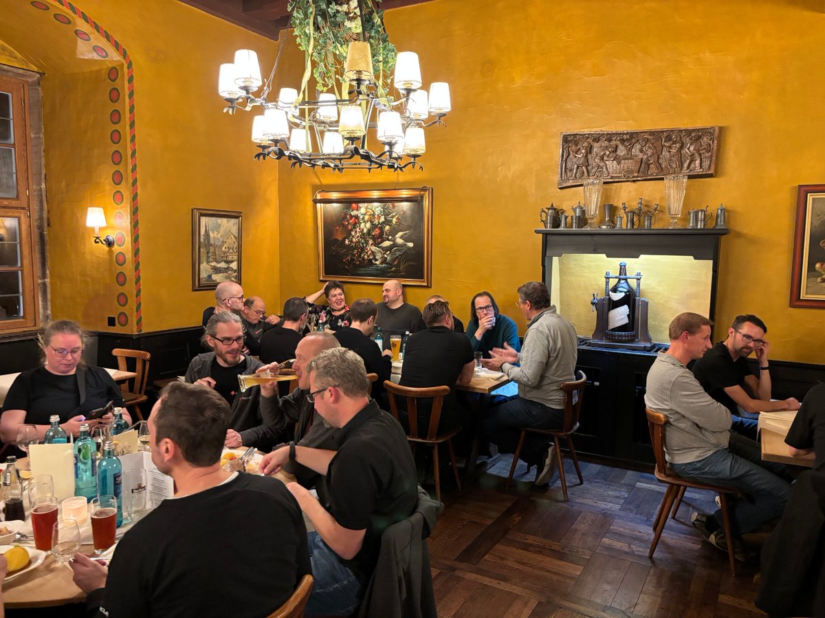 oracleace's tweet image. Oracle ACEs from all around the world met yesterday in Nuremberg to enjoy two amazing community events: 
🏎️ A racing karting ACE experience 🤩 
🍽️ An ACE dinner with 50 guests! 😋 
It&apos;s so amazing seeing the community come together, have fun, create memories, and network!…