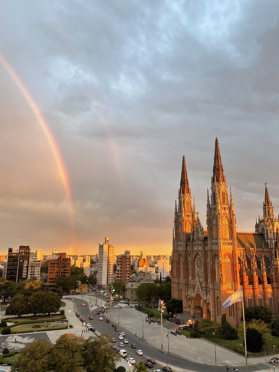 Hoy cumple años mi ciudad, les dejo una foto que saqué acá.
