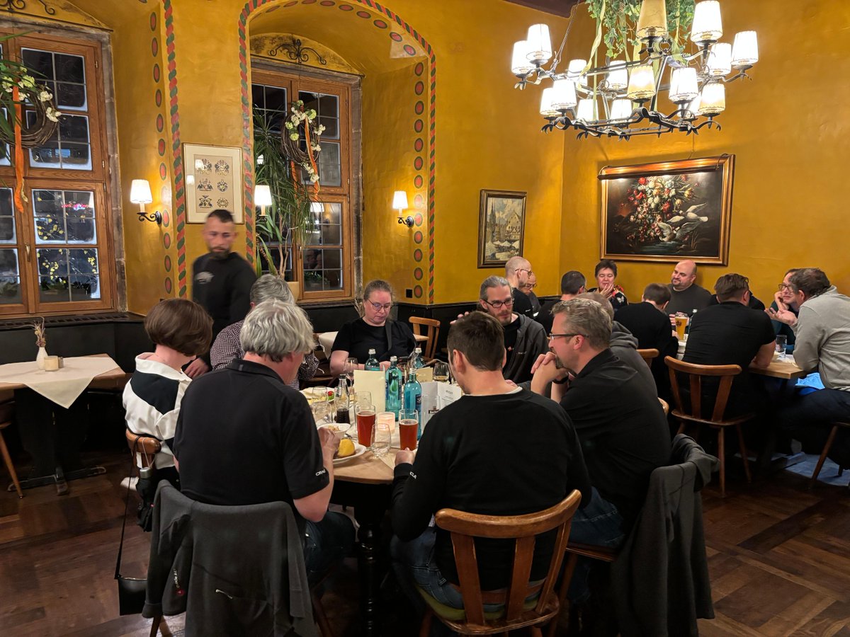oracleace's tweet image. Oracle ACEs from all around the world met yesterday in Nuremberg to enjoy two amazing community events: 
🏎️ A racing karting ACE experience 🤩 
🍽️ An ACE dinner with 50 guests! 😋 
It&apos;s so amazing seeing the community come together, have fun, create memories, and network!…