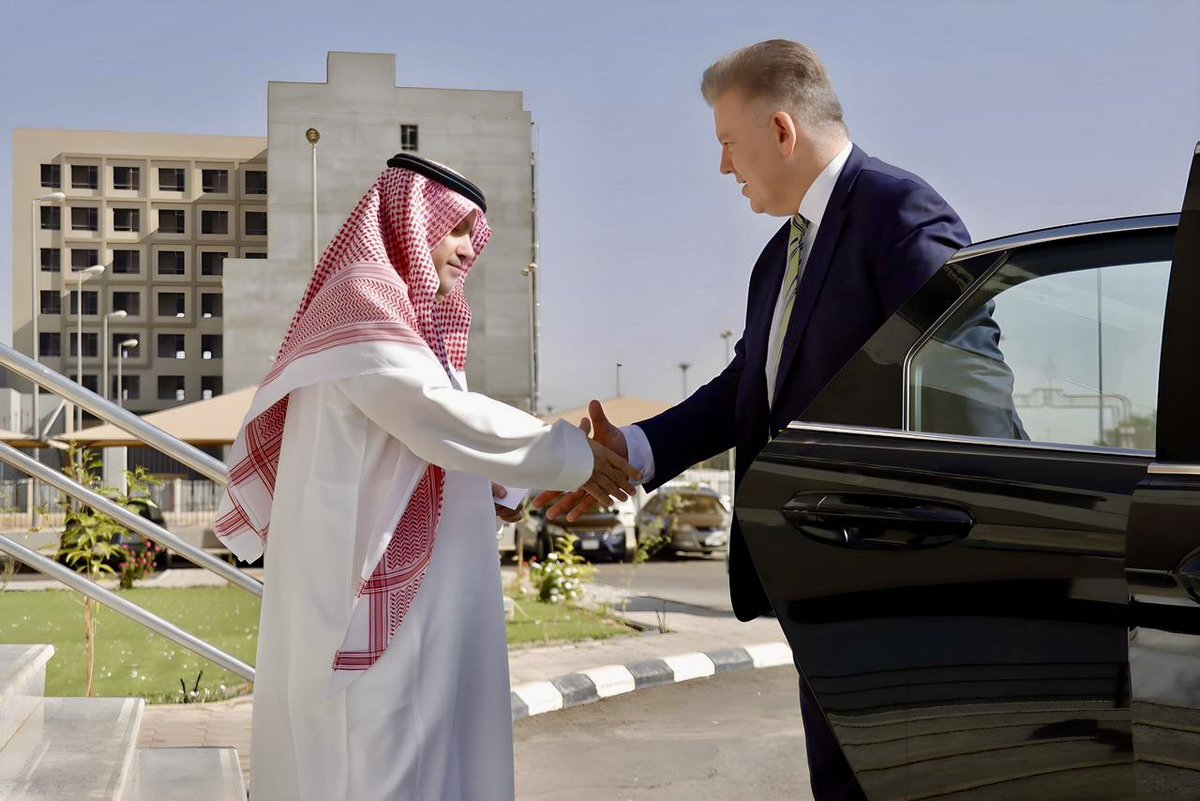 اختتمت زيارتي لمنطقة تبوك بلقاء في غرفة تجارة وصناعة تبوك مع رئيسها عماد سداد الفاخري، وتبادلا الحديث حول فرص التعاون بين بولندا والسعودية.
🇵🇱🇸🇦
<a href="/Tabuk_ecare/">خدمة عملاء غرفة تبوك | eCare Tabuk Chamber</a>