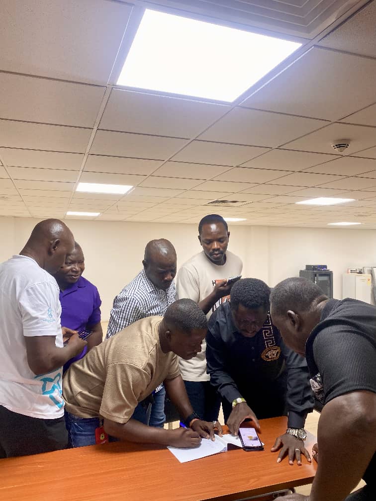 EdemKojoDoe1's tweet image. I anchor everything I do in the 4Cs:
CLARITY — Stay true to your goal.
CONNECTION — Bring people along the journey.
CARING — Let your impact nurture others.
COURAGE — Take the bold step. Do what’s right.
This is how I grow plant and people.

#KnowledgeSharing 
#capacitybuilding