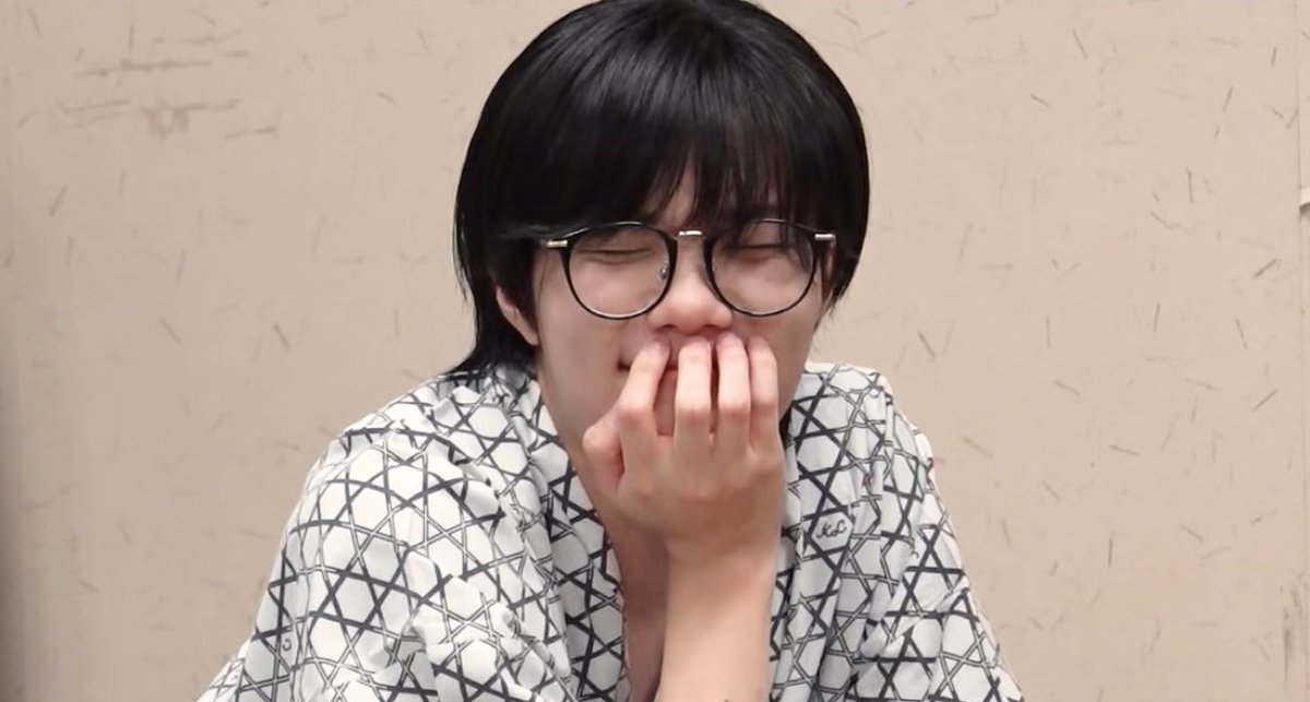 会社の飲み会、一番端でずっと一人で飲んでるし途中なんか眠そうにあくびしてたのに実家で飼ってる犬のイッヌの見せたら満面の笑みになって同テーブルに座ってる女性社員のハートを射抜く1年目の瀧陽次朗すぎる