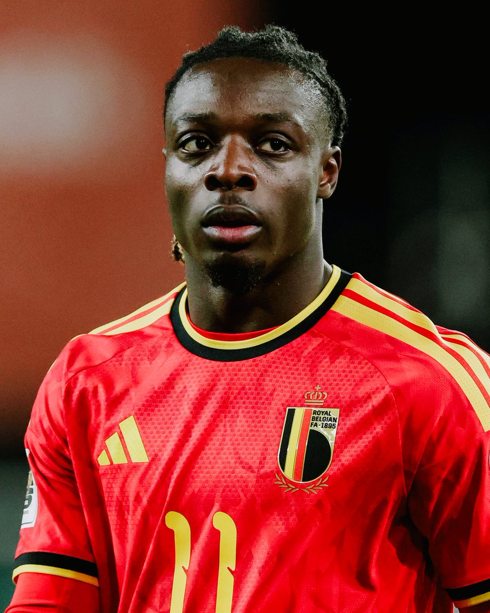 Relax, this is not Jeremy doku.....

This is Adewale...

If you can’t see Adewale clearly in this picture, just go and clean your eyes 🤭
You need VAR!