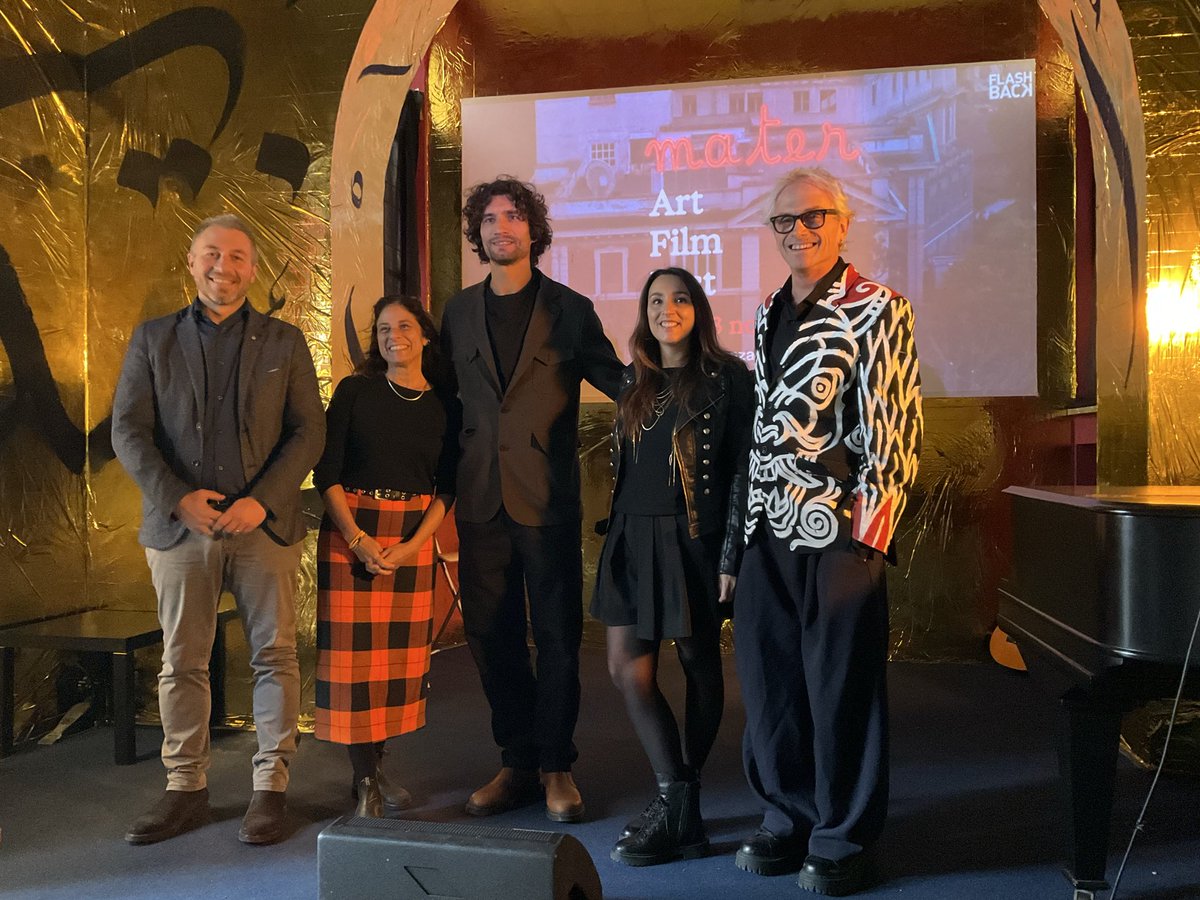 Dal 20 al 23 novembre 2025 gli spazi di Flashback Habitat ospitano la prima edizione del mAFF – mater Art Film Fest che presenta 12 cortometraggi internazionali dedicati al tema della madre.
sguardisutorino.blogspot.com/2025/11/dal-20…

#maff #materartfilmfestival #flashbackhabitat #cinema #torino