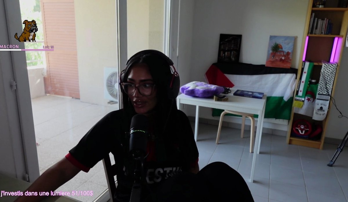 Déjeuner devant le stream avec <a href="/Cvvmeliia/">Camélia</a> sur <a href="/TwitchFR/">Twitch FR</a> ! 👋😘❤️🥰