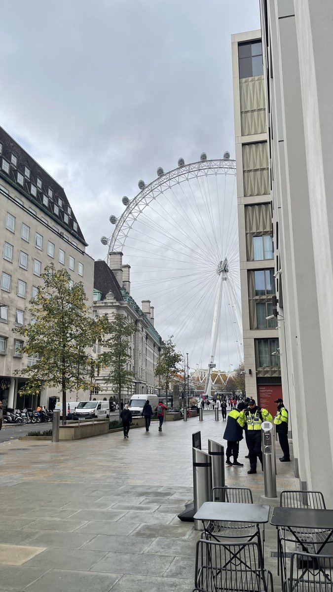 Asmaa802's tweet photo. London 🇬🇧🍂🤎 https://t.co/4mAoCgGLO1