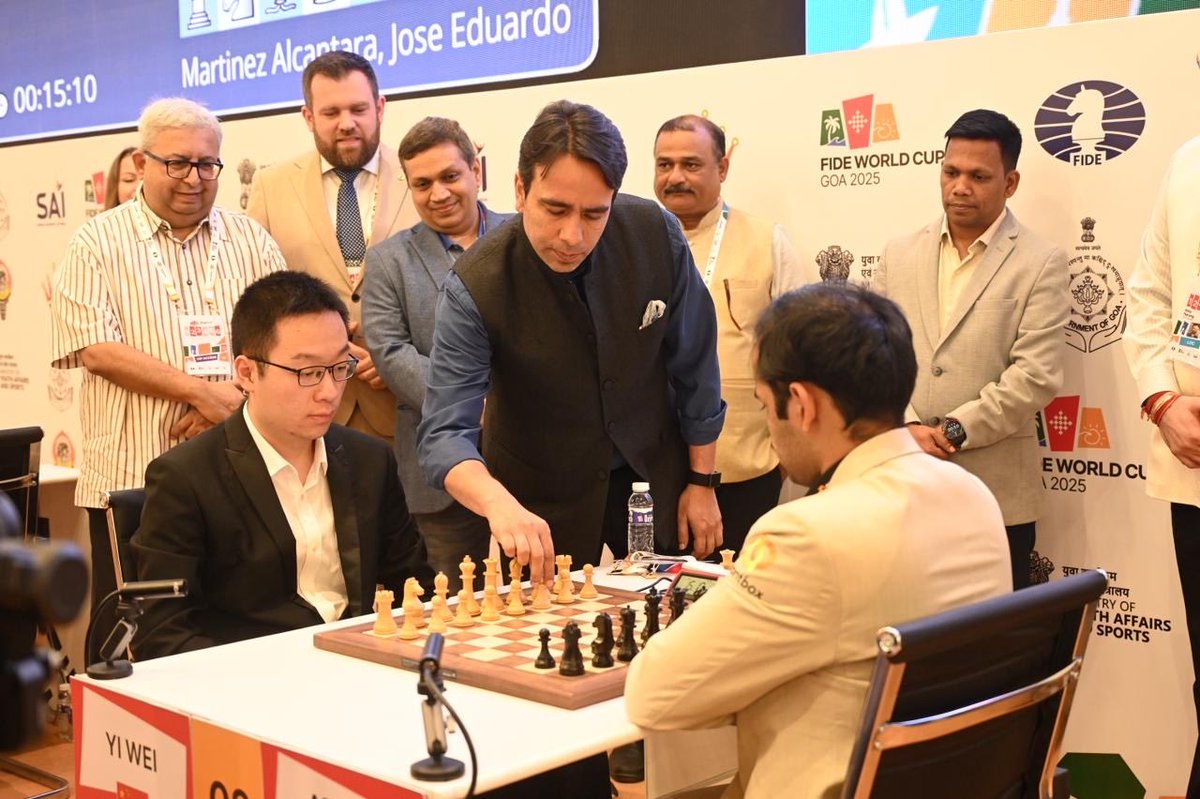 jayantrld's tweet image. A rewarding day at work!!

FIDE World Chess Cup returns to India after 23 years — and is now the Viswanathan Anand Trophy! Kudos to @aicfchess &amp;amp; Goa State Government on organising this global event with finesse.

Ecstatic to see Grandmasters inspiring young Navodiyans of…