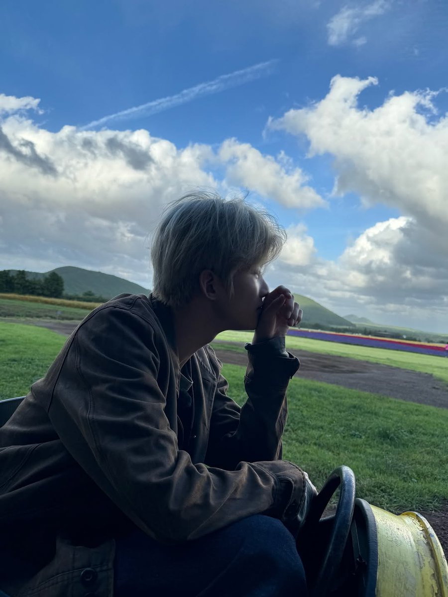 Jihvoon's tweet image. The peace right after an intense schedule is the best thing that happened. As the green speaks and the calm settles like harmony in my ears, it told me to encapsulate the moment that might just be worth every bit of hard work to come again.