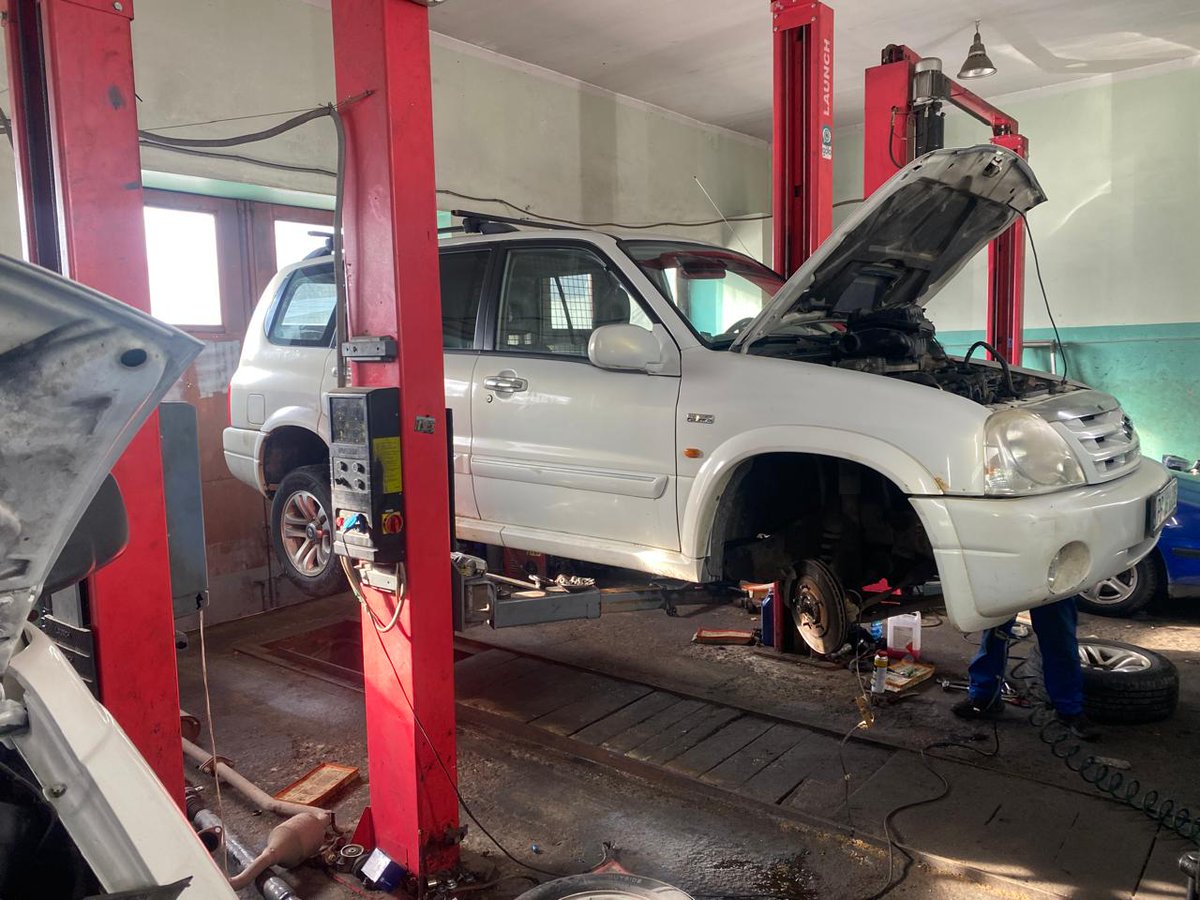 ValeriyNev's tweet image. Друзі, ми вже викупили ті 2 Сузуки, на які був попередній збір, дякую вам величезне. Тепер їх треба підготувати і відремонтувати. По попереднім підрахункам це буде коштувати 120 тисяч грн. Ви скажете, що багато, а я скажу, що для тачки, яка обійшлася в 75 тис. грн. і в якій треба…