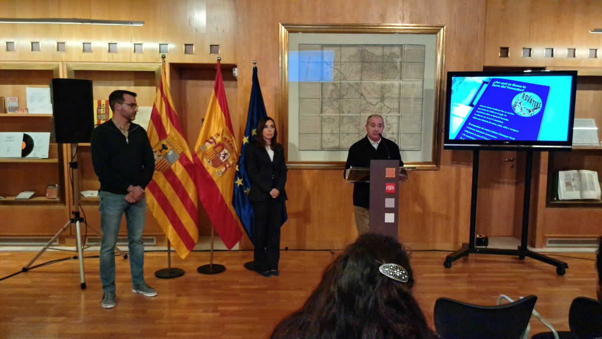 PlenaAragon's tweet image. Hoy hemos presentado en las @CortesdeAragon un folleto que explica en #LecturaFácil la riqueza patrimonial del palacio de La Aljafería.
Una iniciativa de @unizar y @ouad_unizar validada por personas con discapacidad intelectual de Plena inclusión Aragón.
plenainclusionaragon.com/la-aljaferia-y…