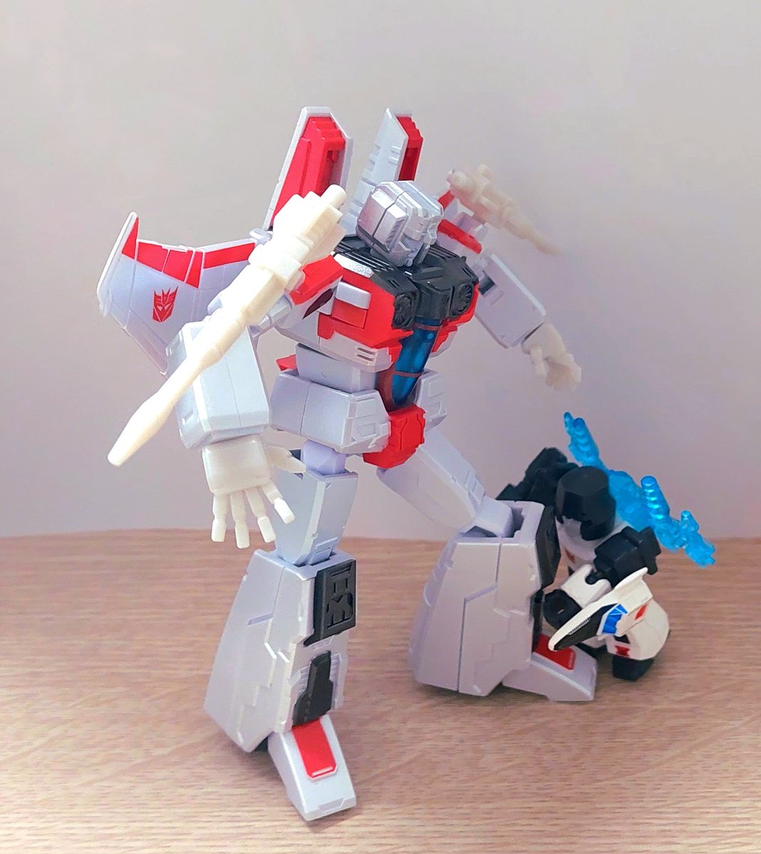 ㅁ: 가지말게 스타스크림 ㅆ: 메가트론님??!!😳😳