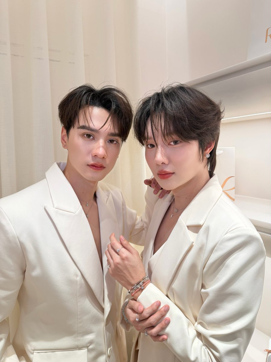 DomundiTV's tweet image. พบกับ “เก่ง” @harit_keng และ “น้ำปิง” @nampingnapat ได้ใน Ravipa Live Exclusive Moment X Keng &amp;amp; Namping ✨️

รับชม Live ได้ทาง
🔗 : vt.tiktok.com/ZSH3qwv23TcWj-…

#RAVIPAxKengNamping